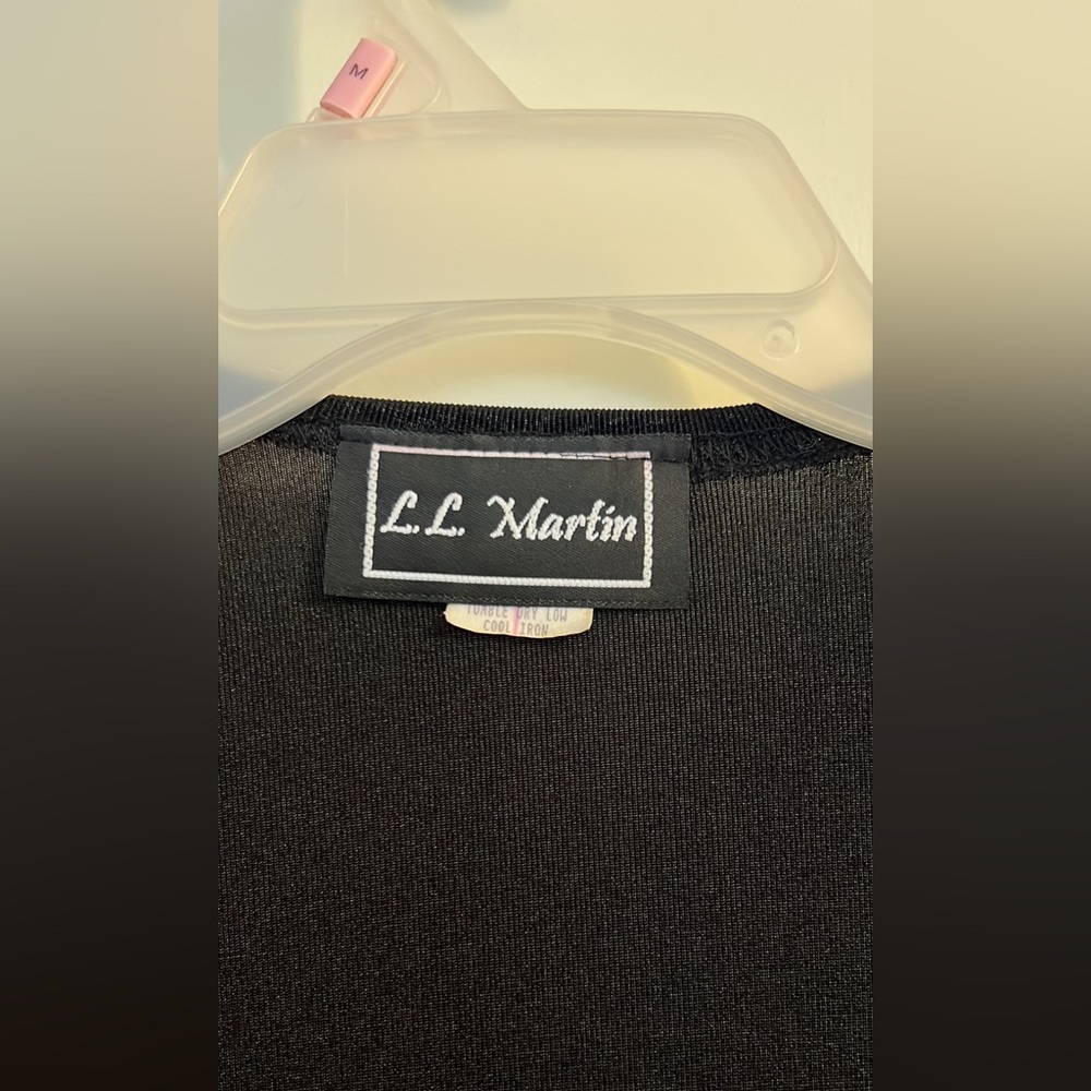 L.L Martin Cardigan 🔥 - Picture 2 of 3